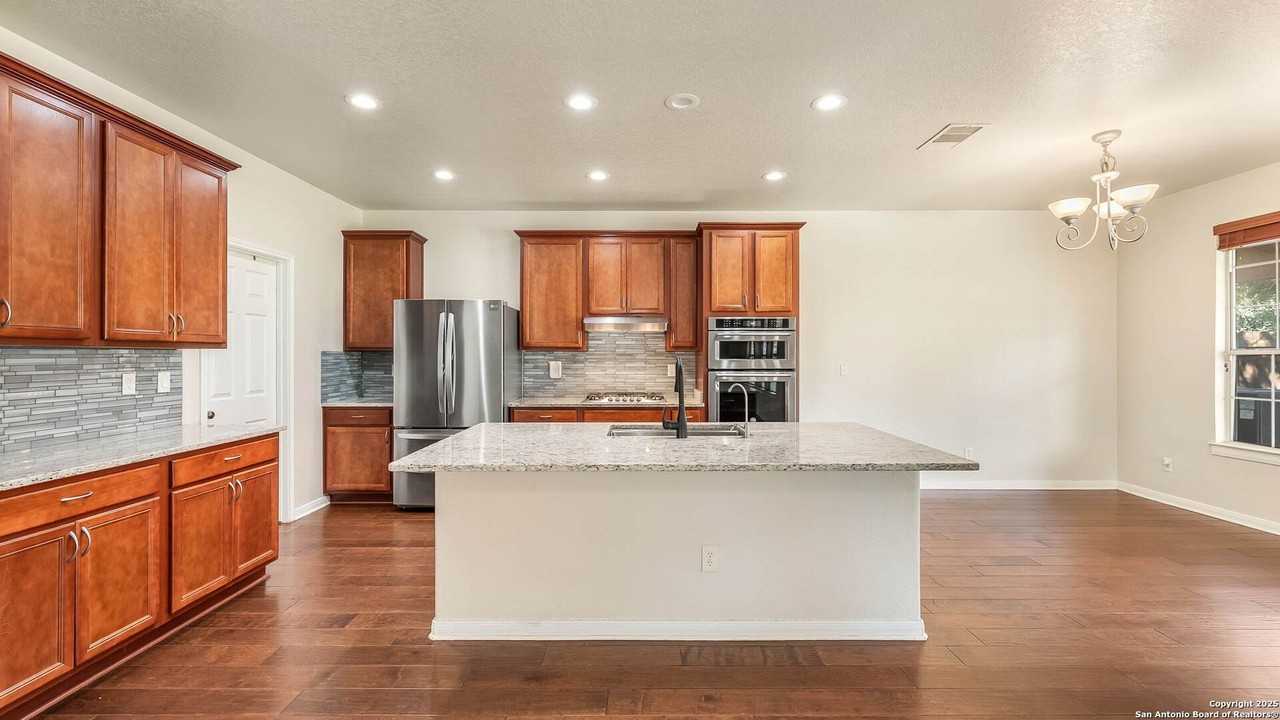 4511 Fern Hl - Photo 4 of 10