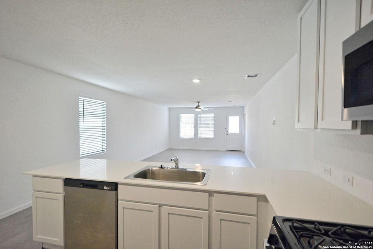3744 Axis Hill St - Photo 4 of 23