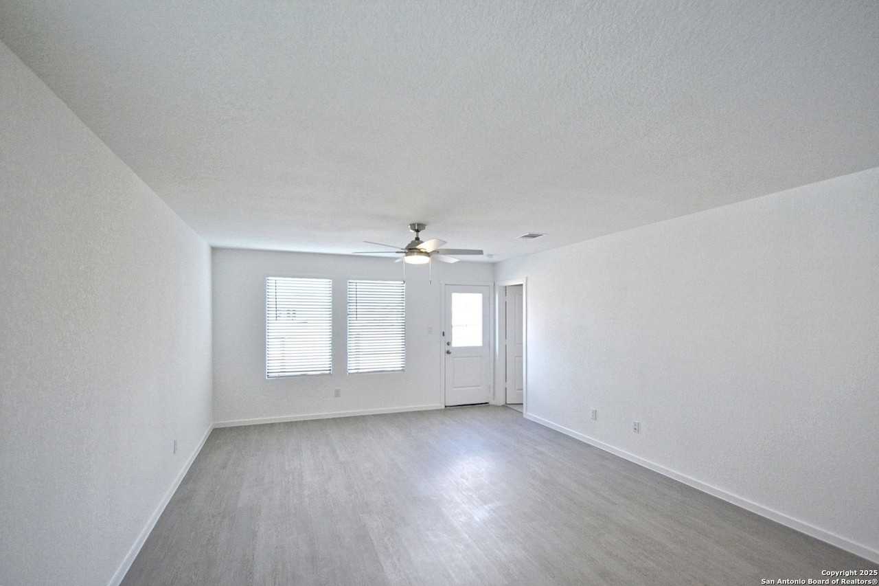 3744 Axis Hill St - Photo 5 of 23
