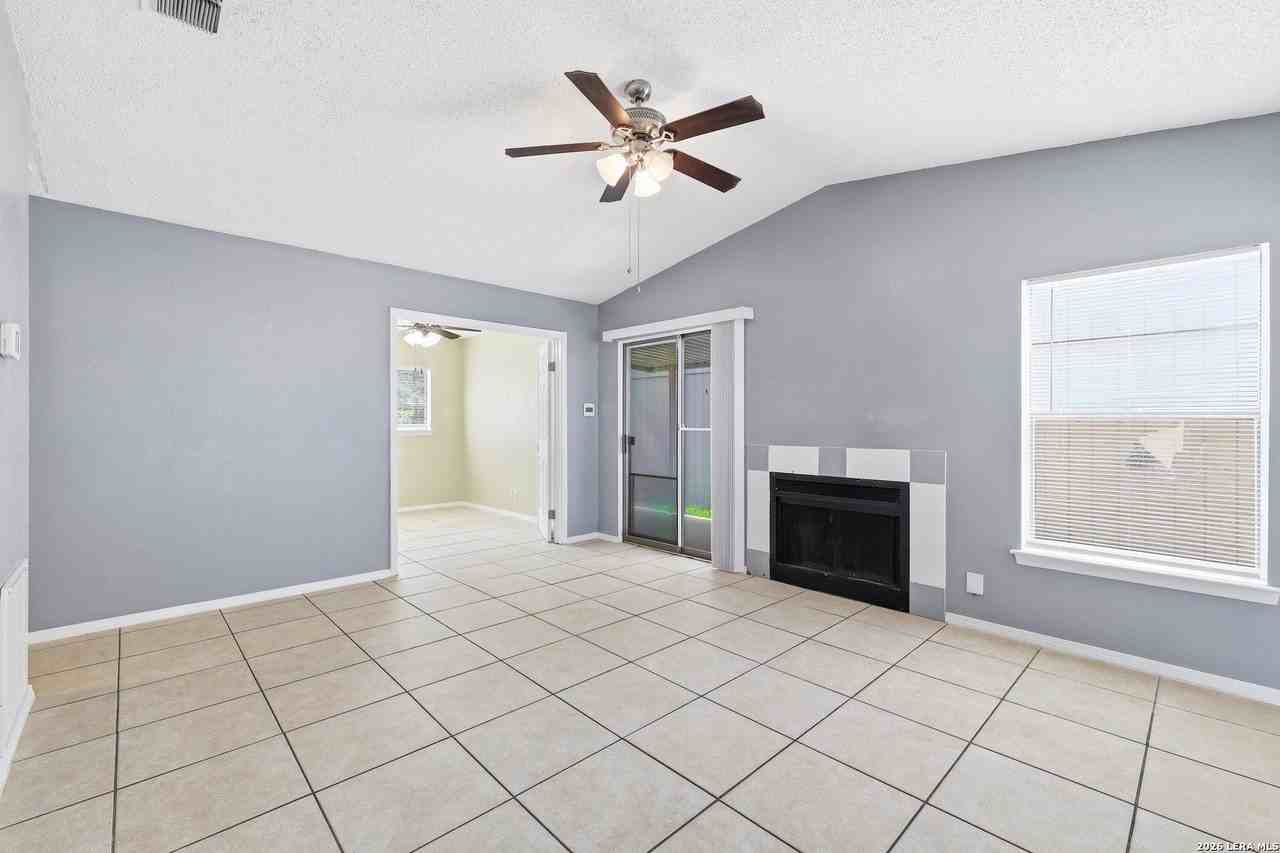 6210 Valley Queen - Photo 6 of 26