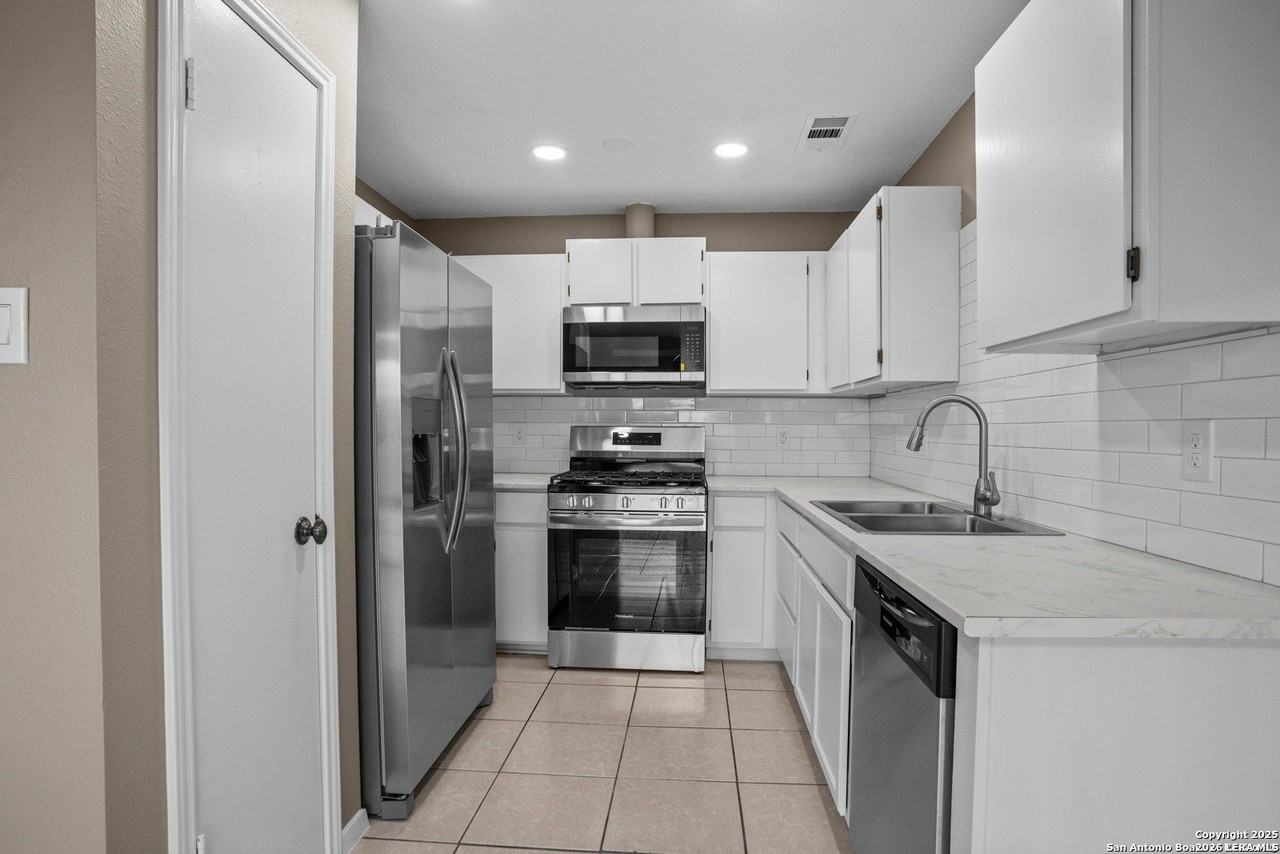 5281 Meadow Rise St - Photo 6 of 17