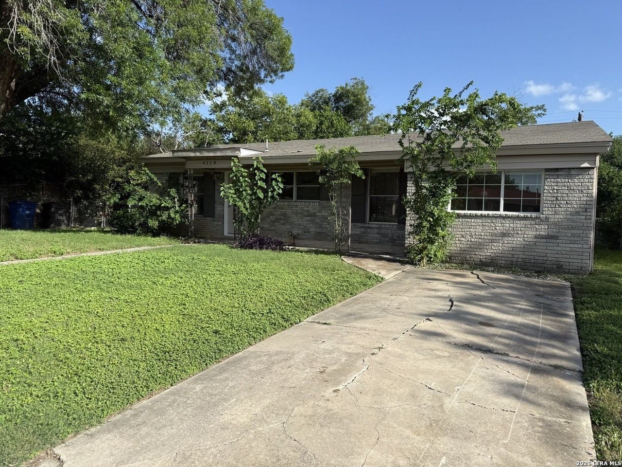 4318 Diamondhead Dr - Photo 3 of 18