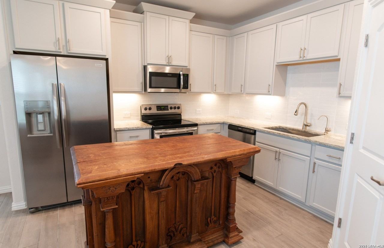 891 Farmhouse Trl - Photo 2 of 14