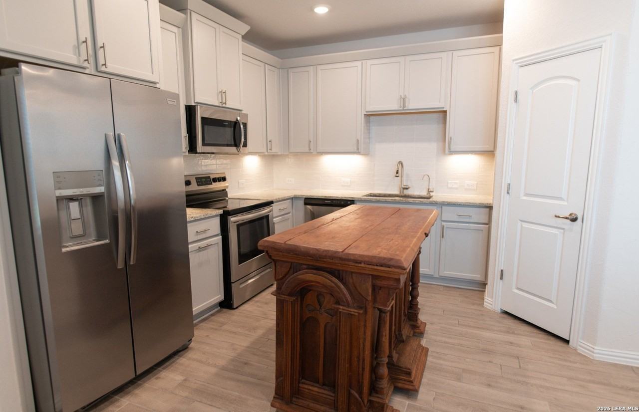 891 Farmhouse Trl - Photo 3 of 14