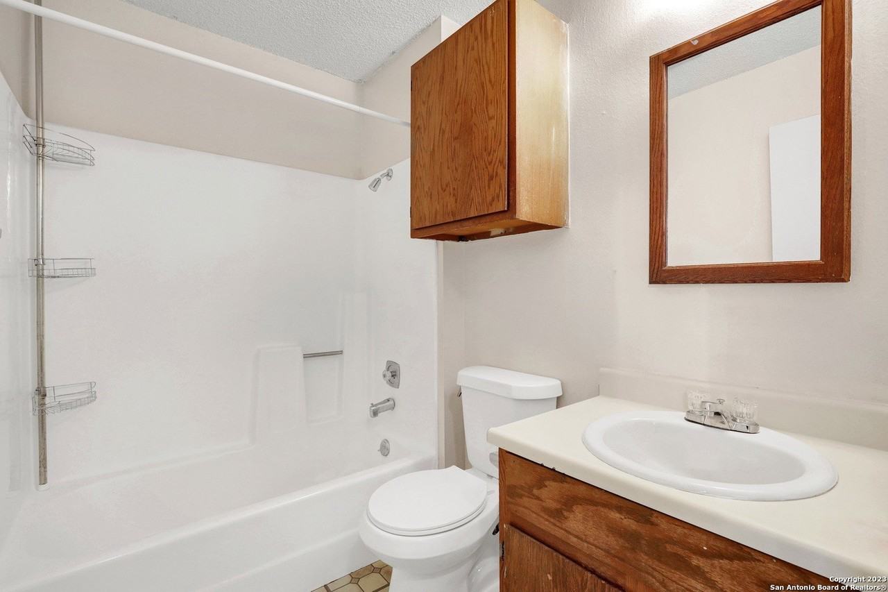 7204 Hardesty - Photo 4 of 23