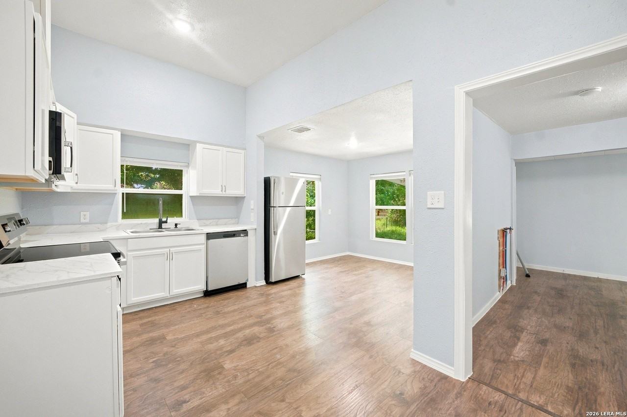 112 Avenue B - Photo 4 of 26