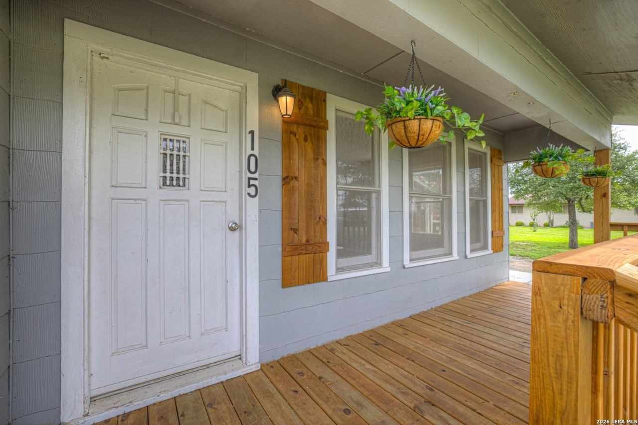 105 E Huebinger St - Photo 6 of 25