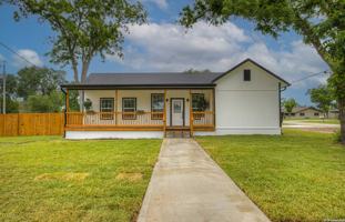 featured image of 312 N Lavernia