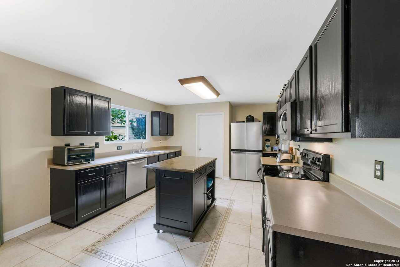 232 N Willow Way - Photo 6 of 26