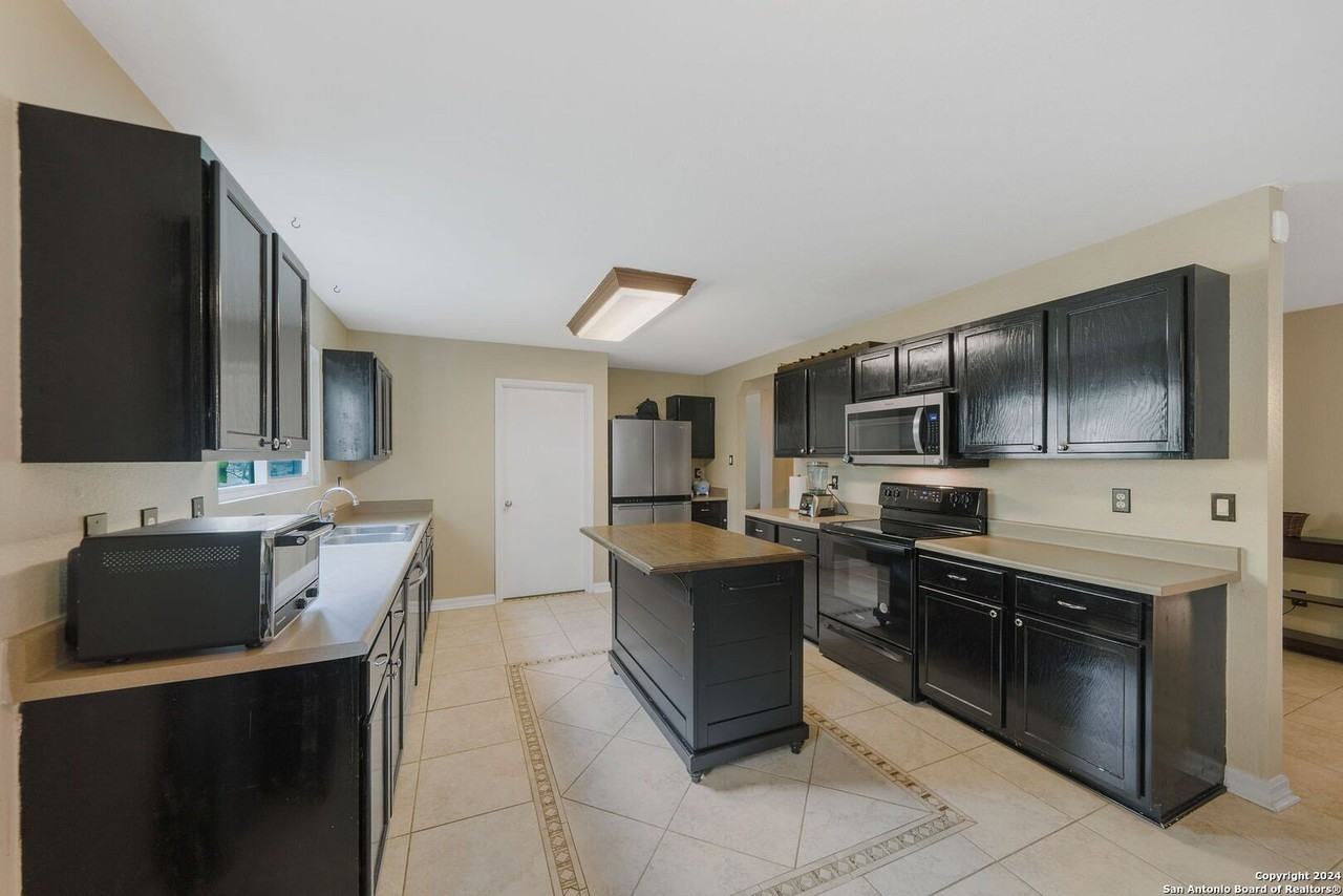 232 N Willow Way - Photo 7 of 26