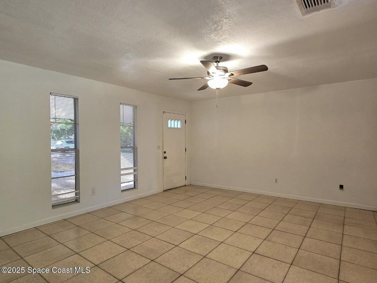 1537 Mango Tree Dr - Photo 2 of 19