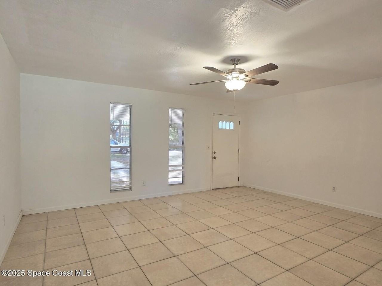 1537 Mango Tree Dr - Photo 4 of 19