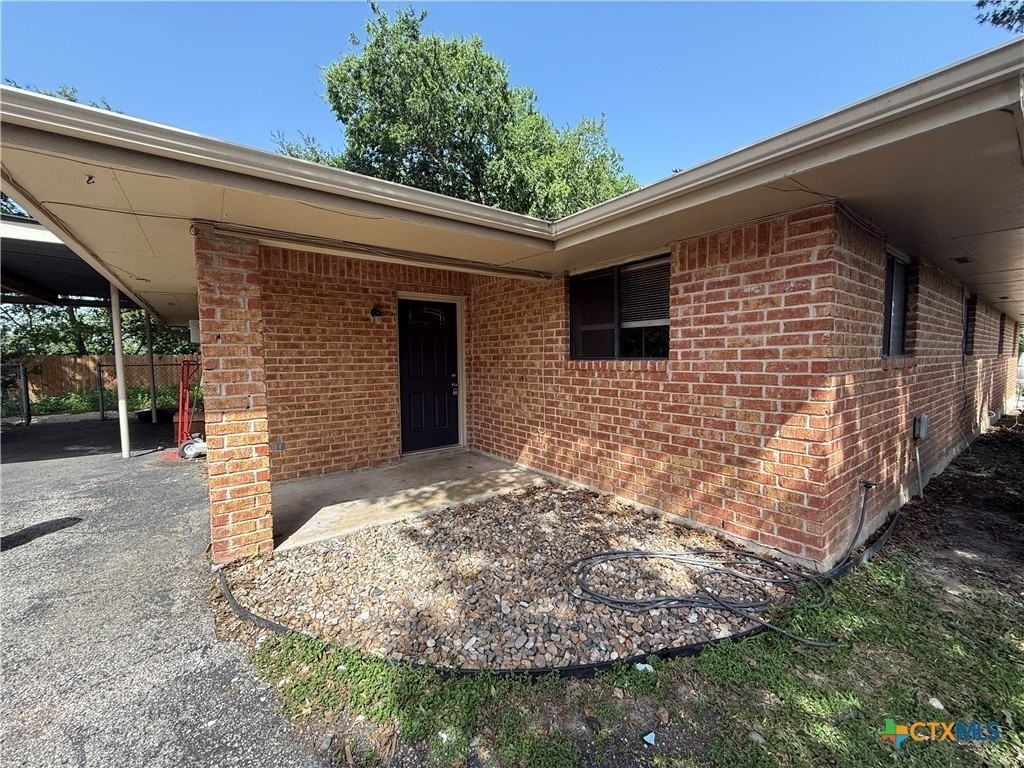 705 Woodcrest Cir - Photo 2 of 23