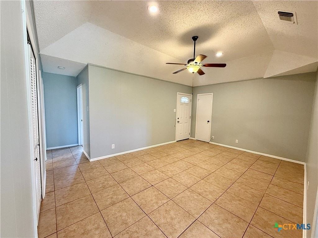 705 Woodcrest Cir - Photo 4 of 23