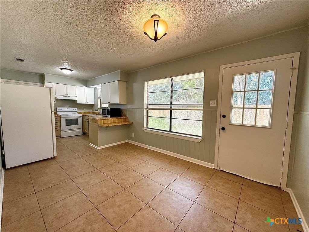 705 Woodcrest Cir - Photo 5 of 23