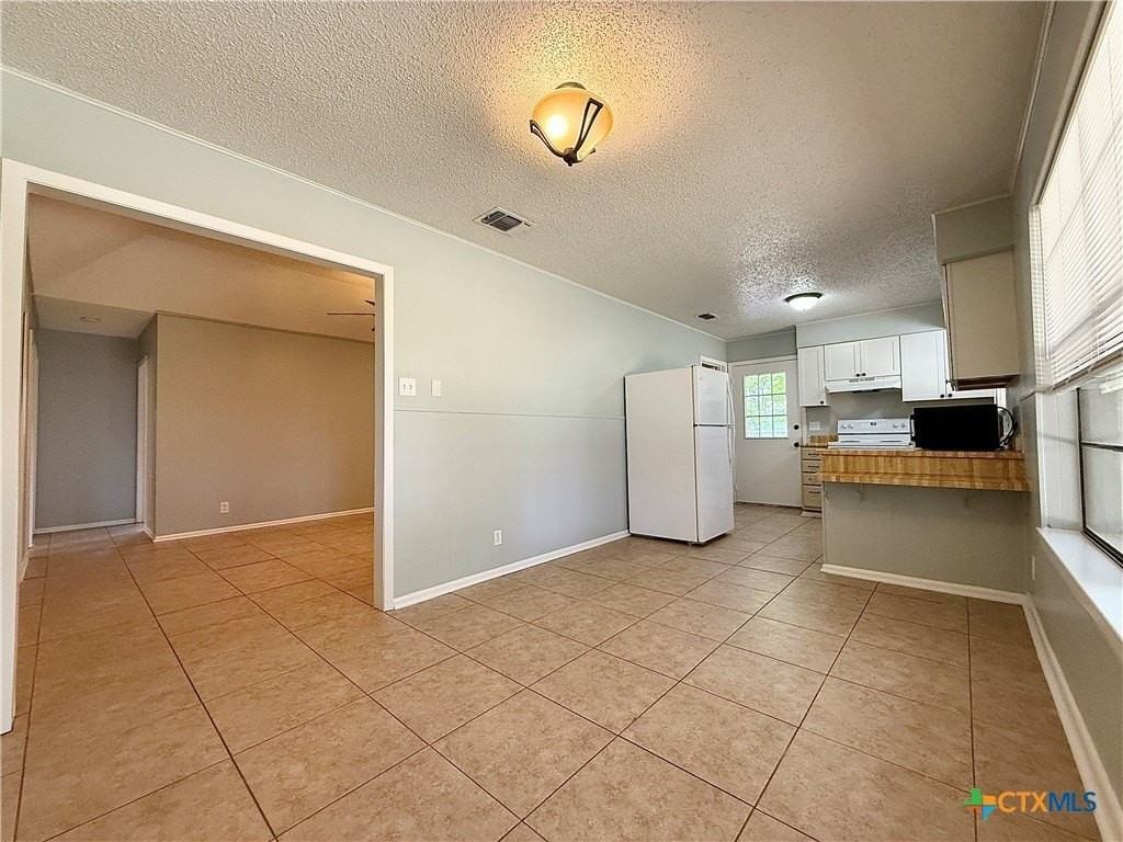 705 Woodcrest Cir - Photo 6 of 23