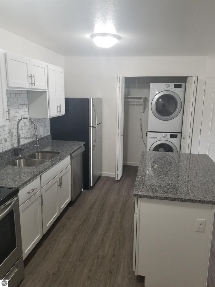 1002 W Broomfield St - Photo 6 of 22