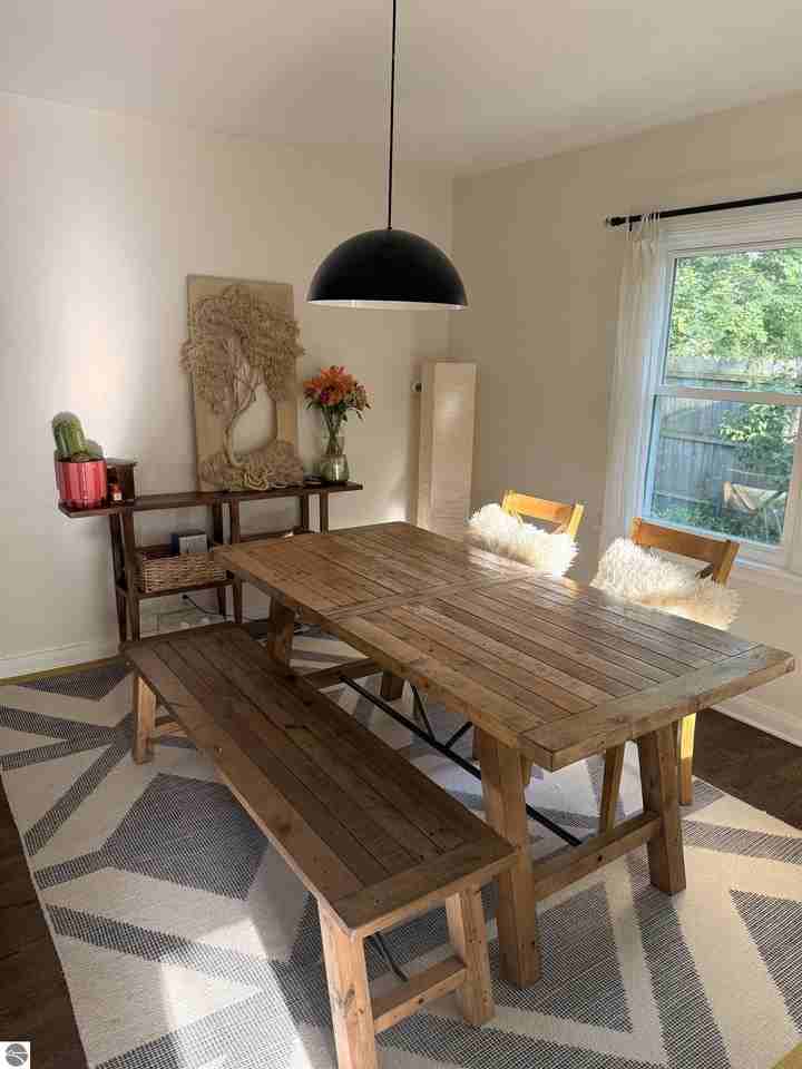 701 6th St - Photo 5 of 13