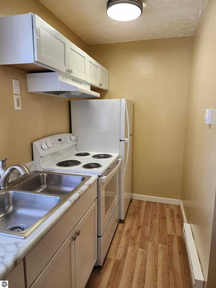 107 N West St #4 - Photo 3 of 11