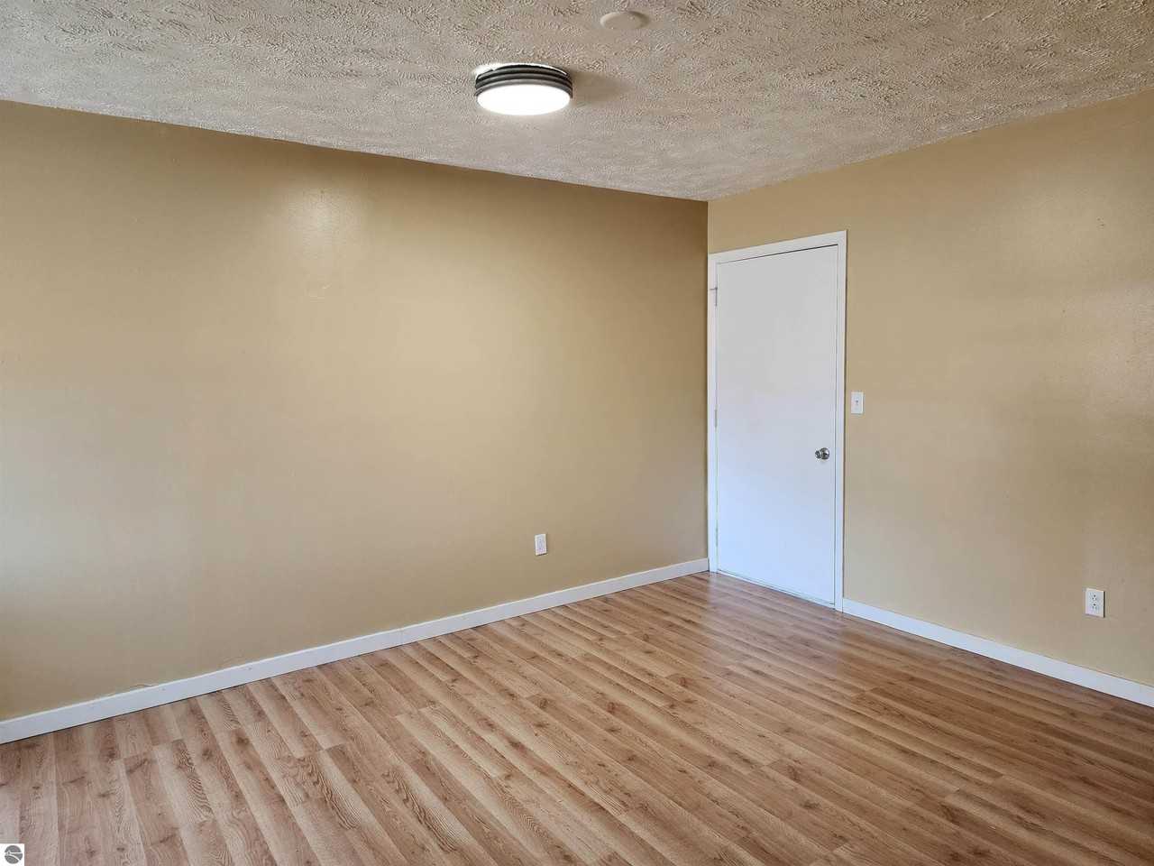 107 N West St #4 - Photo 5 of 11