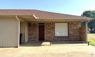 featured image of 902 W Avenue A