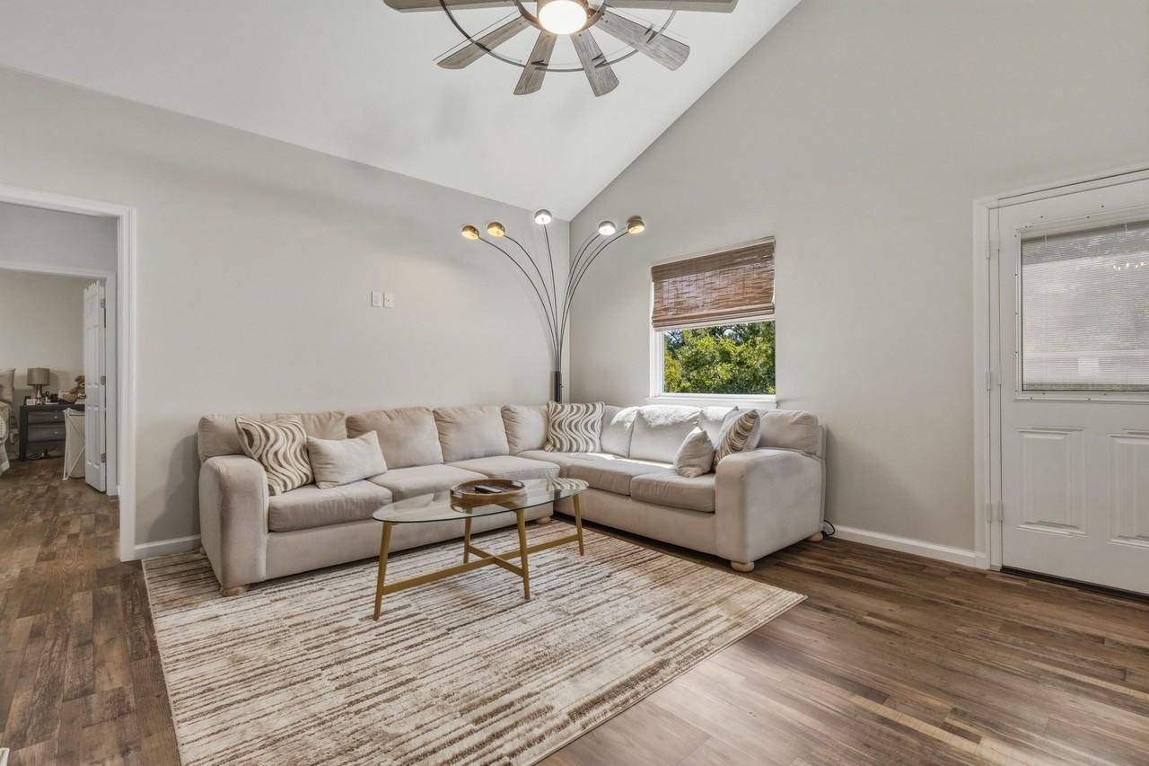 23 Lance Ln - Photo 7 of 41