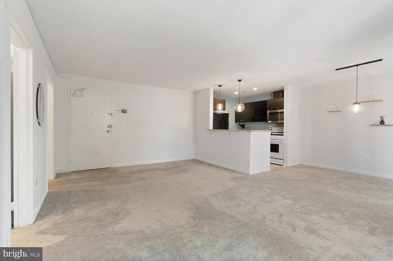 2400 41st St Nw #312 - Photo 4 of 19