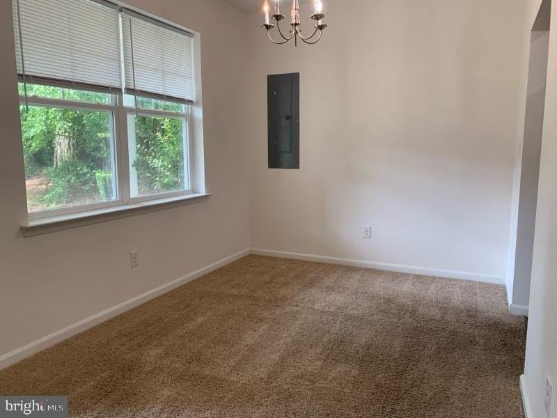 32041 Woods Ct - Photo 3 of 27