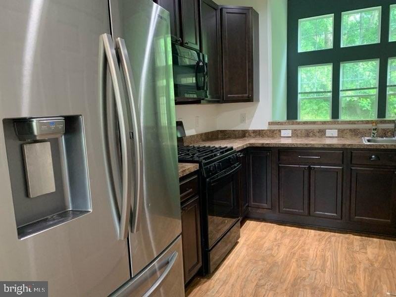 32041 Woods Ct - Photo 7 of 27