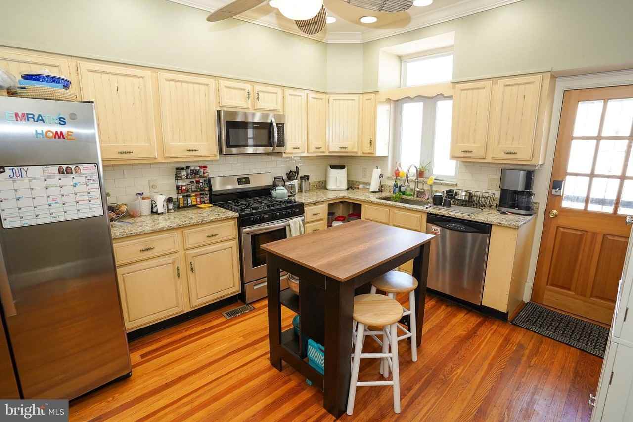 712 S Linwood Ave - Photo 5 of 24