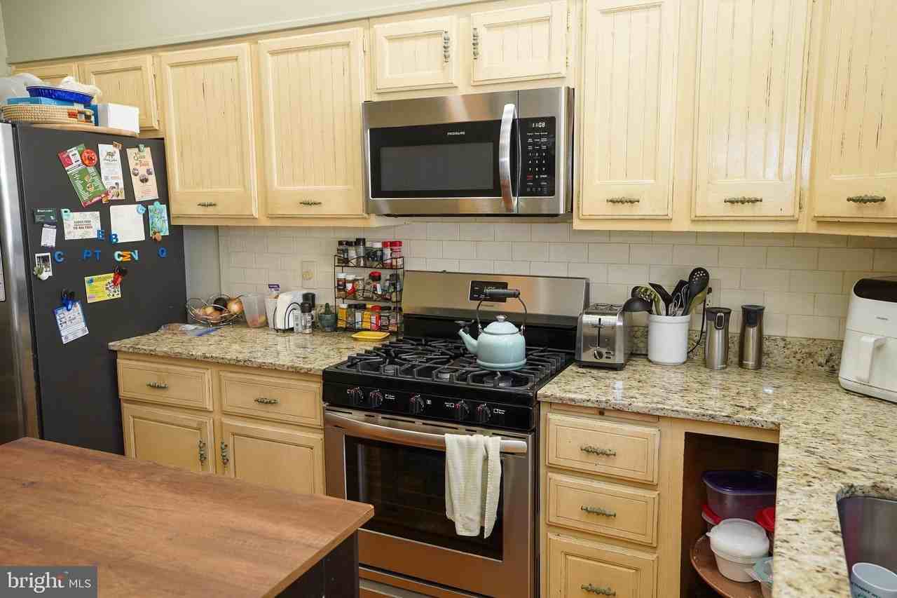 712 S Linwood Ave - Photo 6 of 24