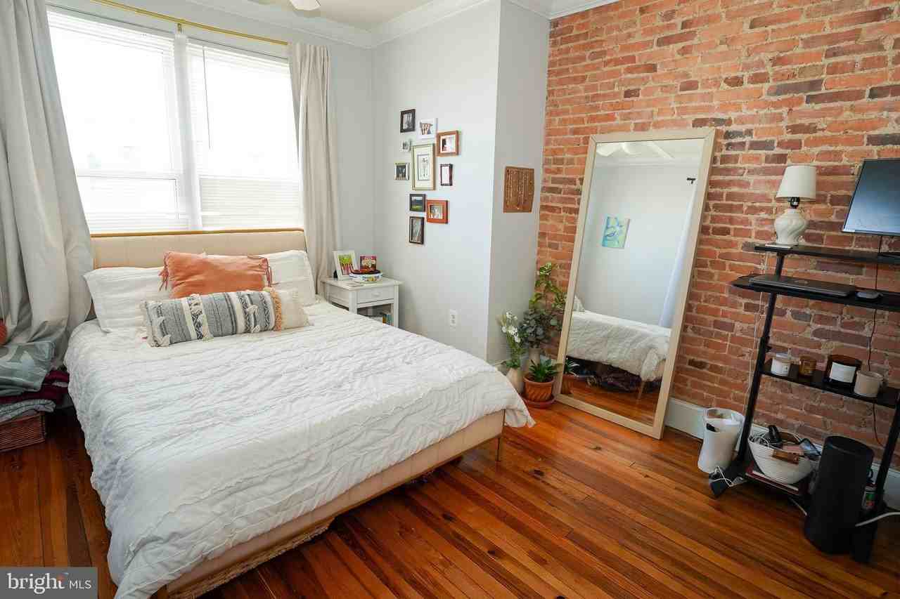 712 S Linwood Ave - Photo 7 of 24