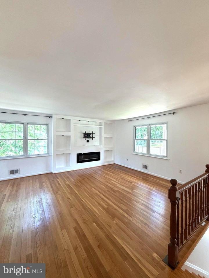 1234 Pleasant Valley Dr - Photo 3 of 27