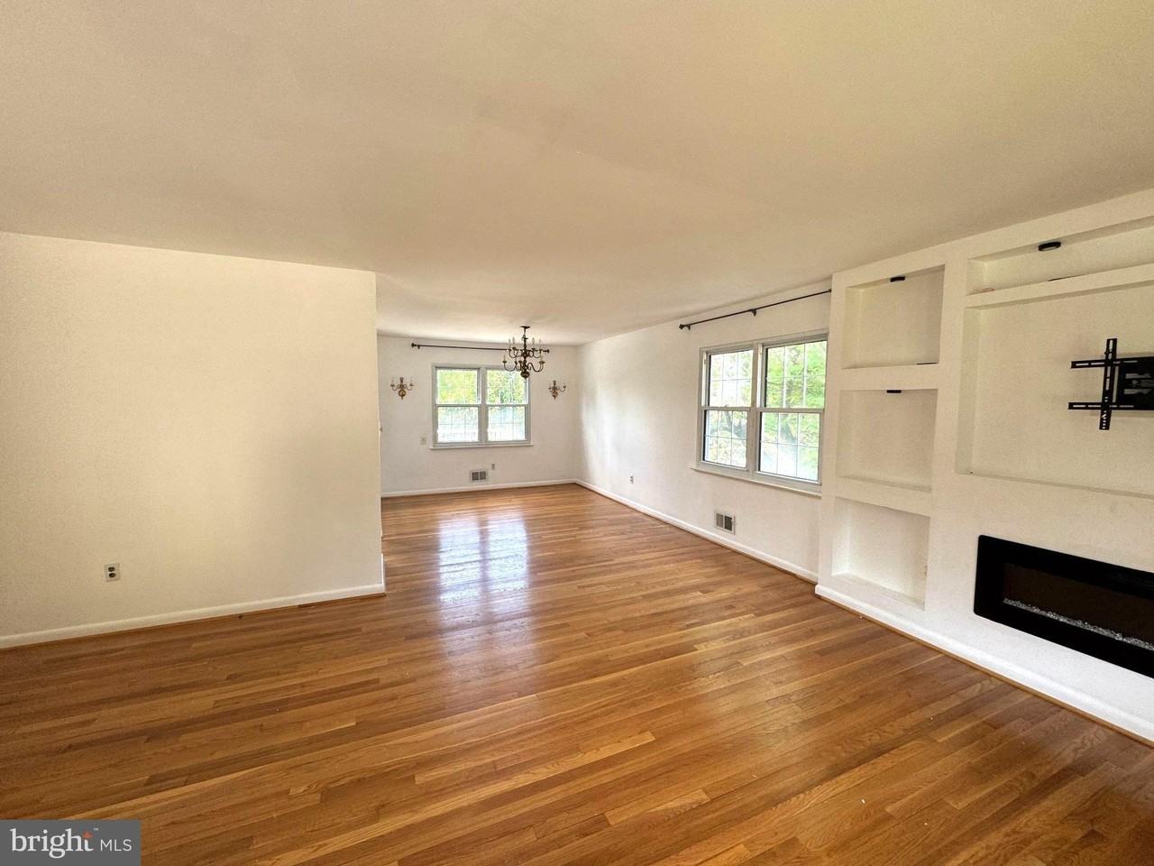 1234 Pleasant Valley Dr - Photo 5 of 27