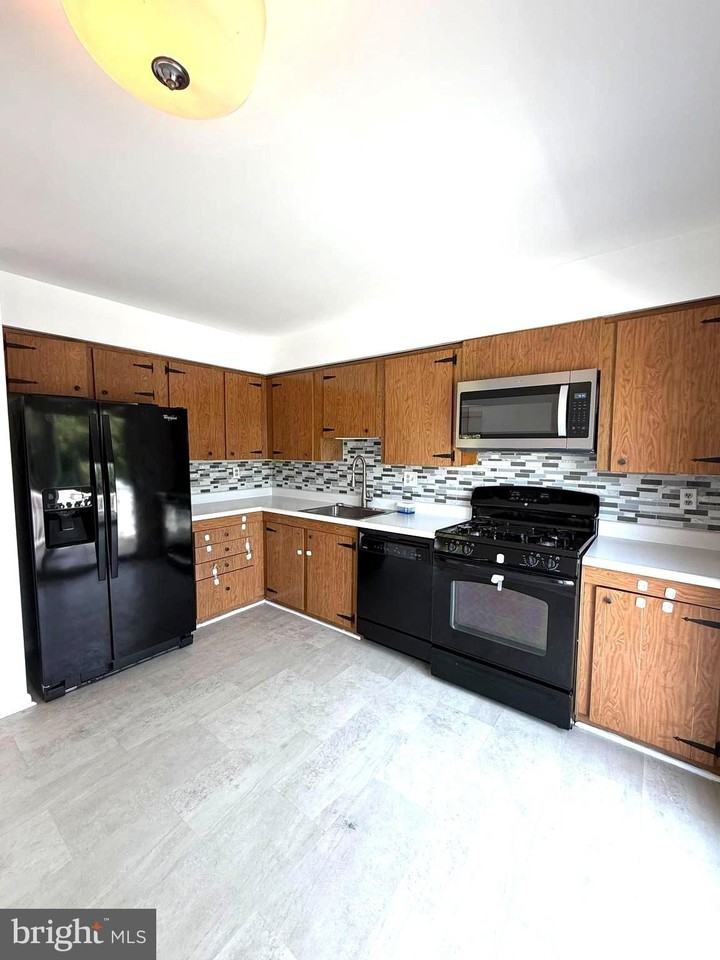 1234 Pleasant Valley Dr - Photo 6 of 27