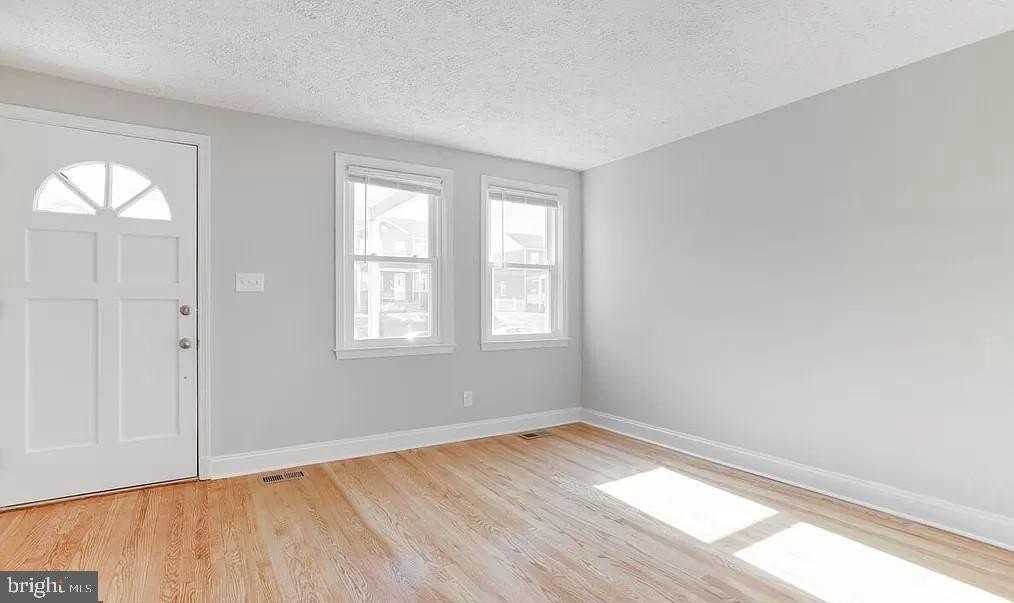 1046 Elm Rd - Photo 2 of 22