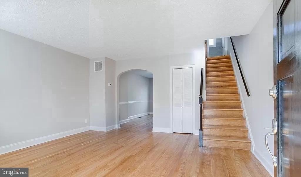 1046 Elm Rd - Photo 5 of 22