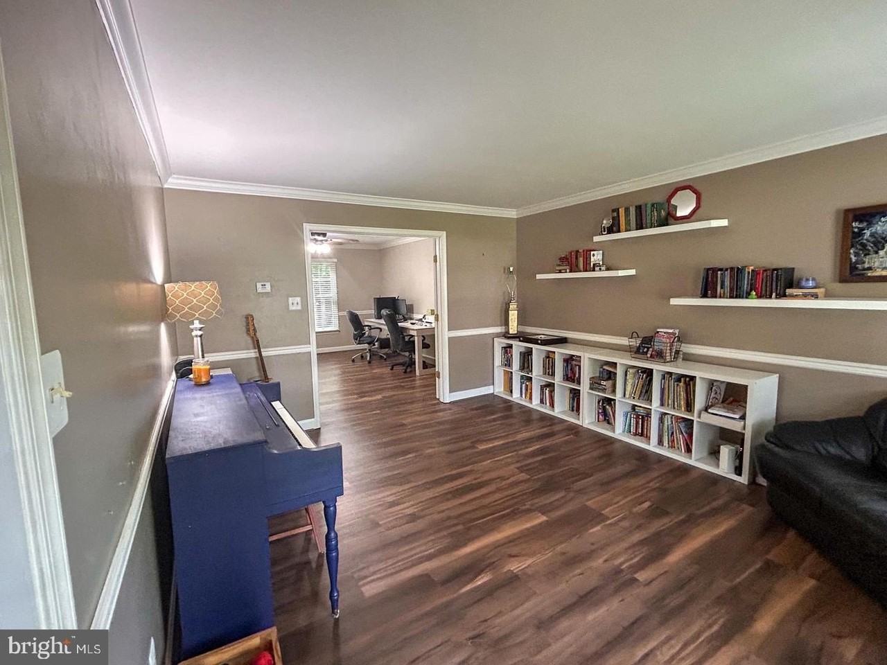 105 Westmorland Ct - Photo 6 of 30