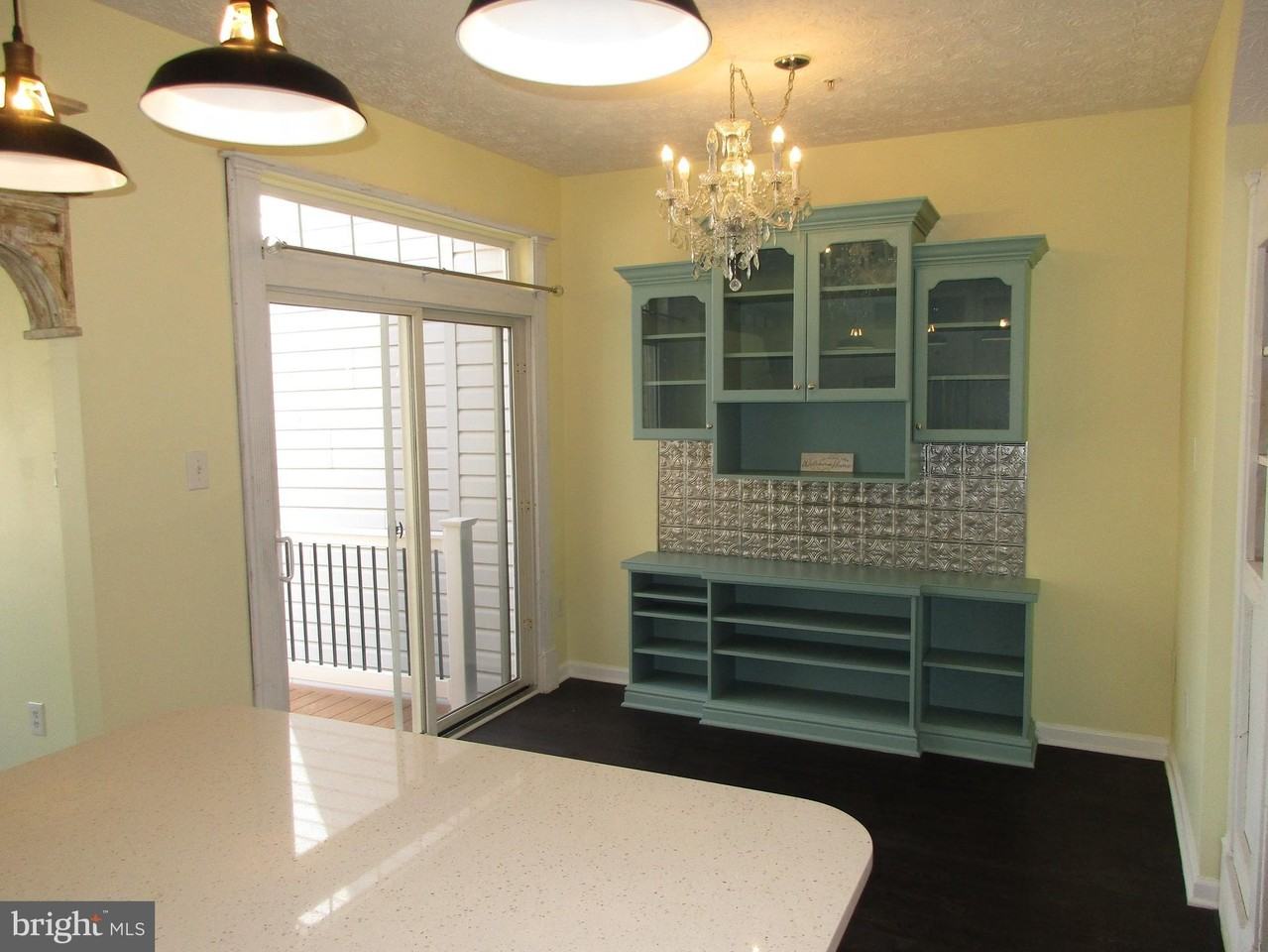 1024 Jeanett Way - Photo 4 of 34