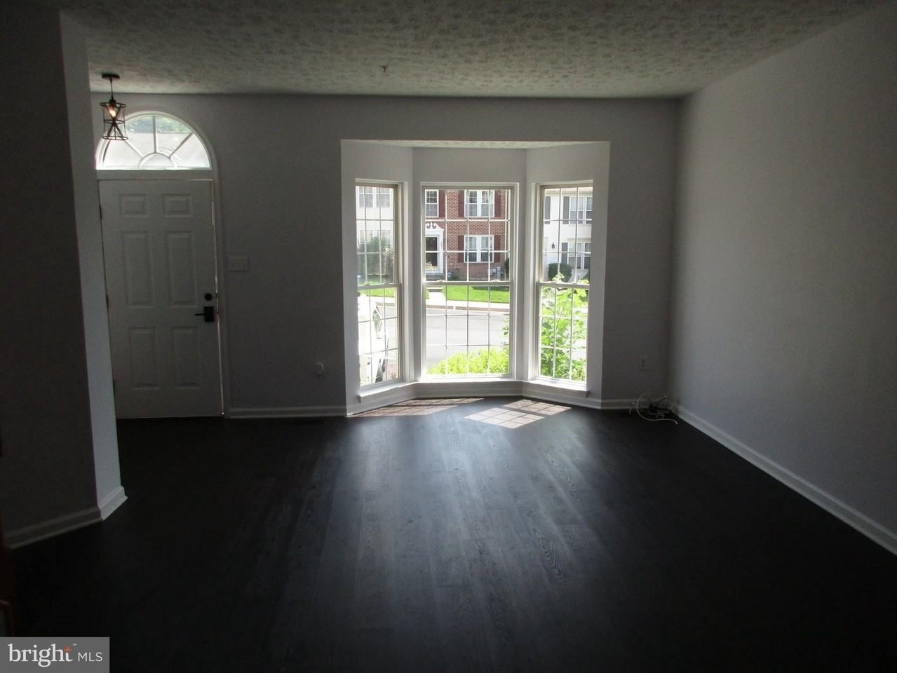 1024 Jeanett Way - Photo 5 of 34