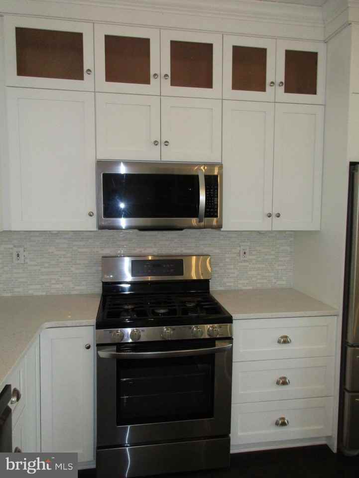 1024 Jeanett Way - Photo 6 of 34