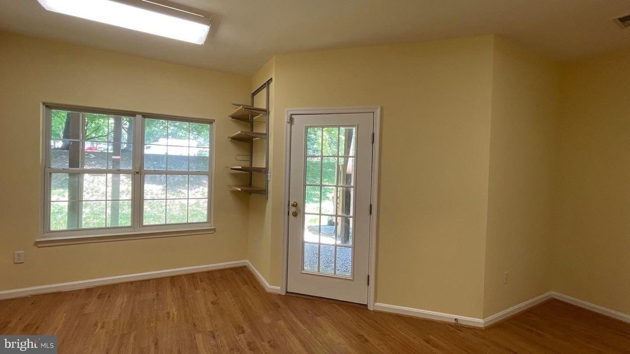 6125 White Marble Ct - Photo 5 of 34