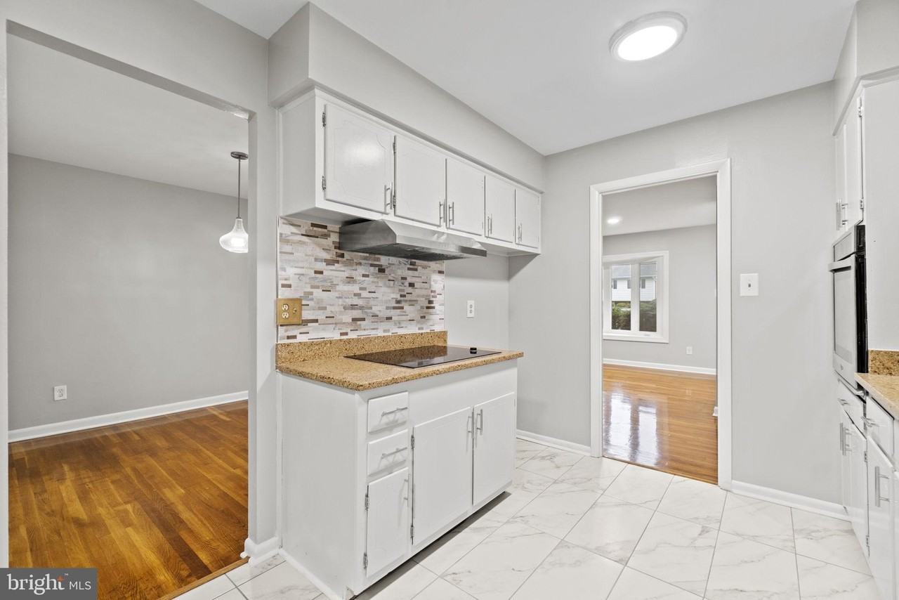 1110 Chiswell Ln - Photo 6 of 25