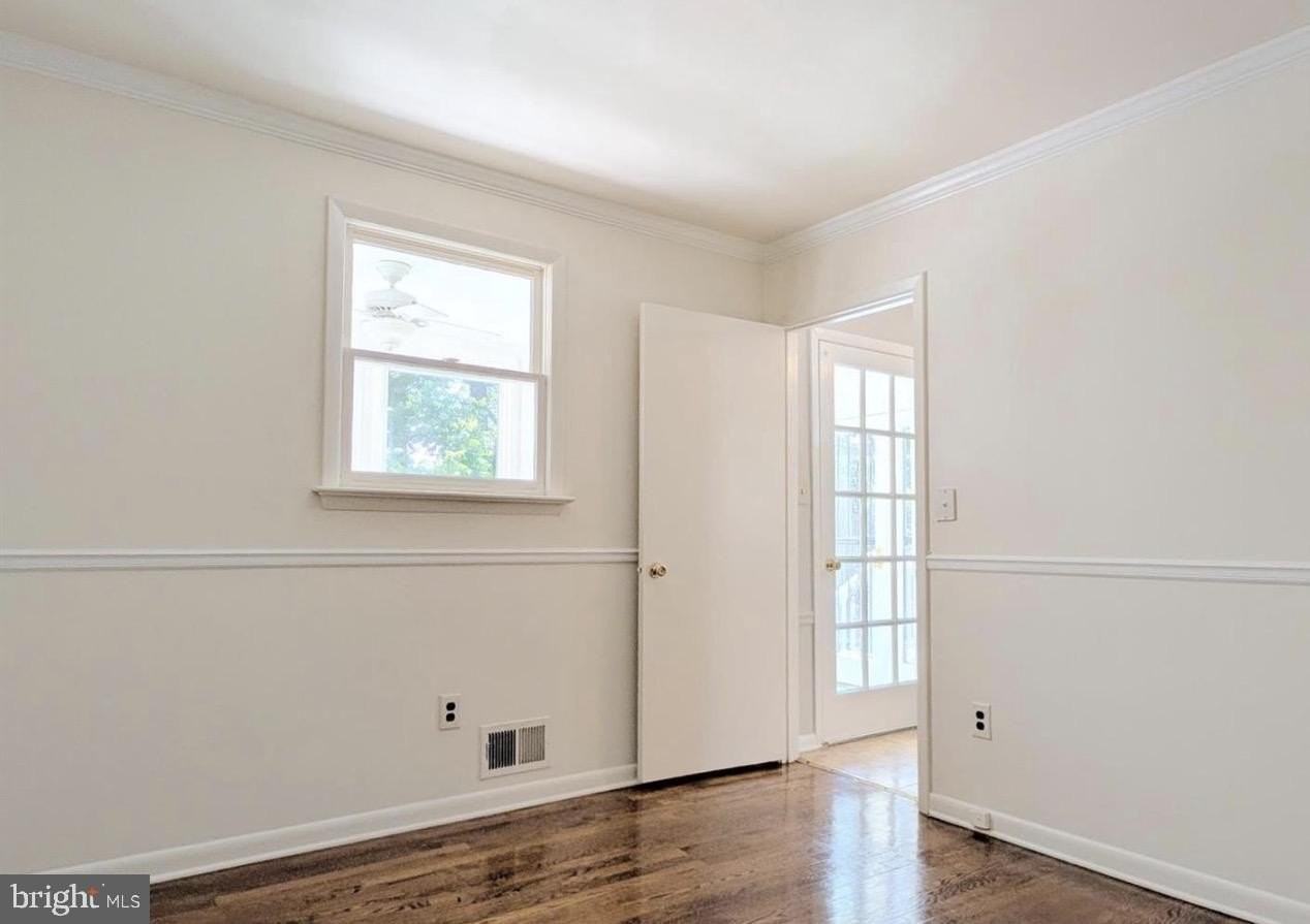 5725 Nevada St - Photo 4 of 23