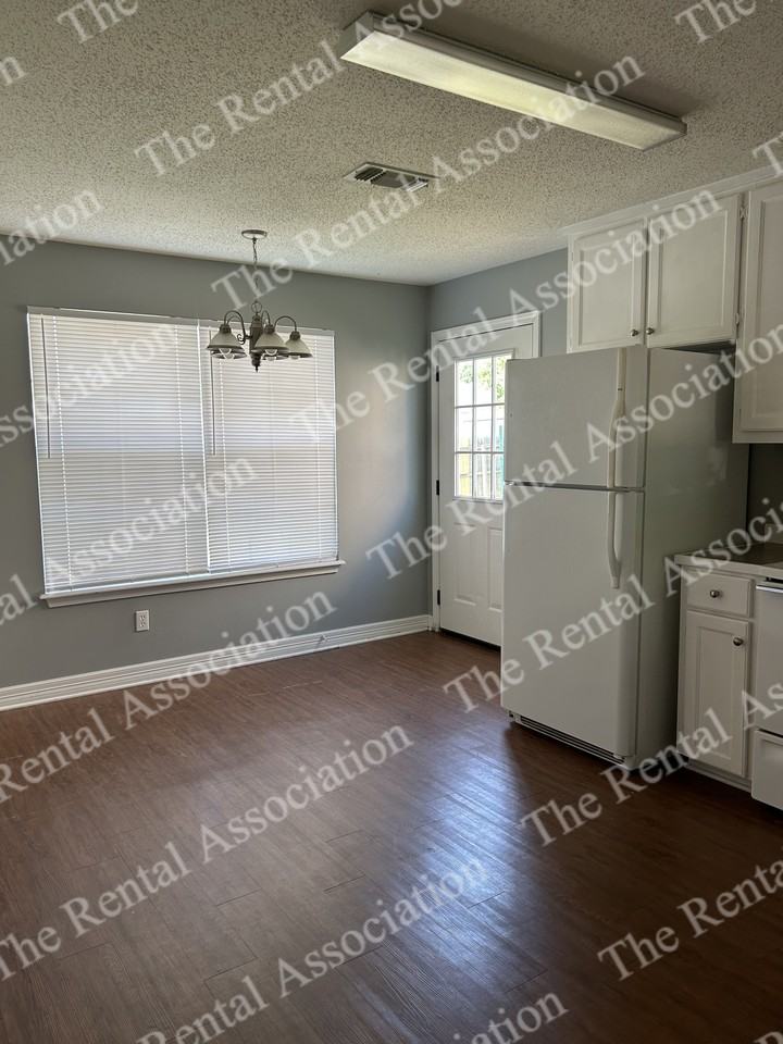 1309 W Kentucky Ave #1 - Photo 4 of 11