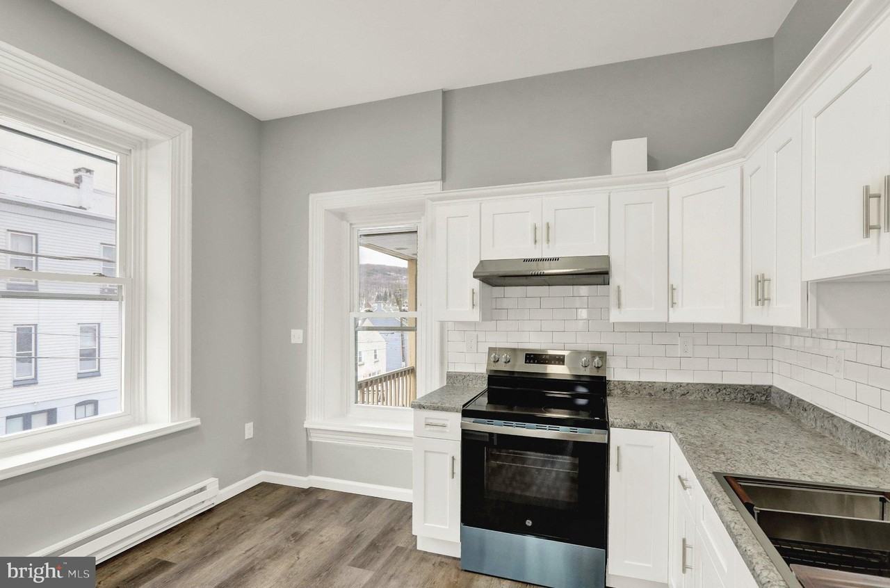 1156 Franklin St #4 - Photo 3 of 8