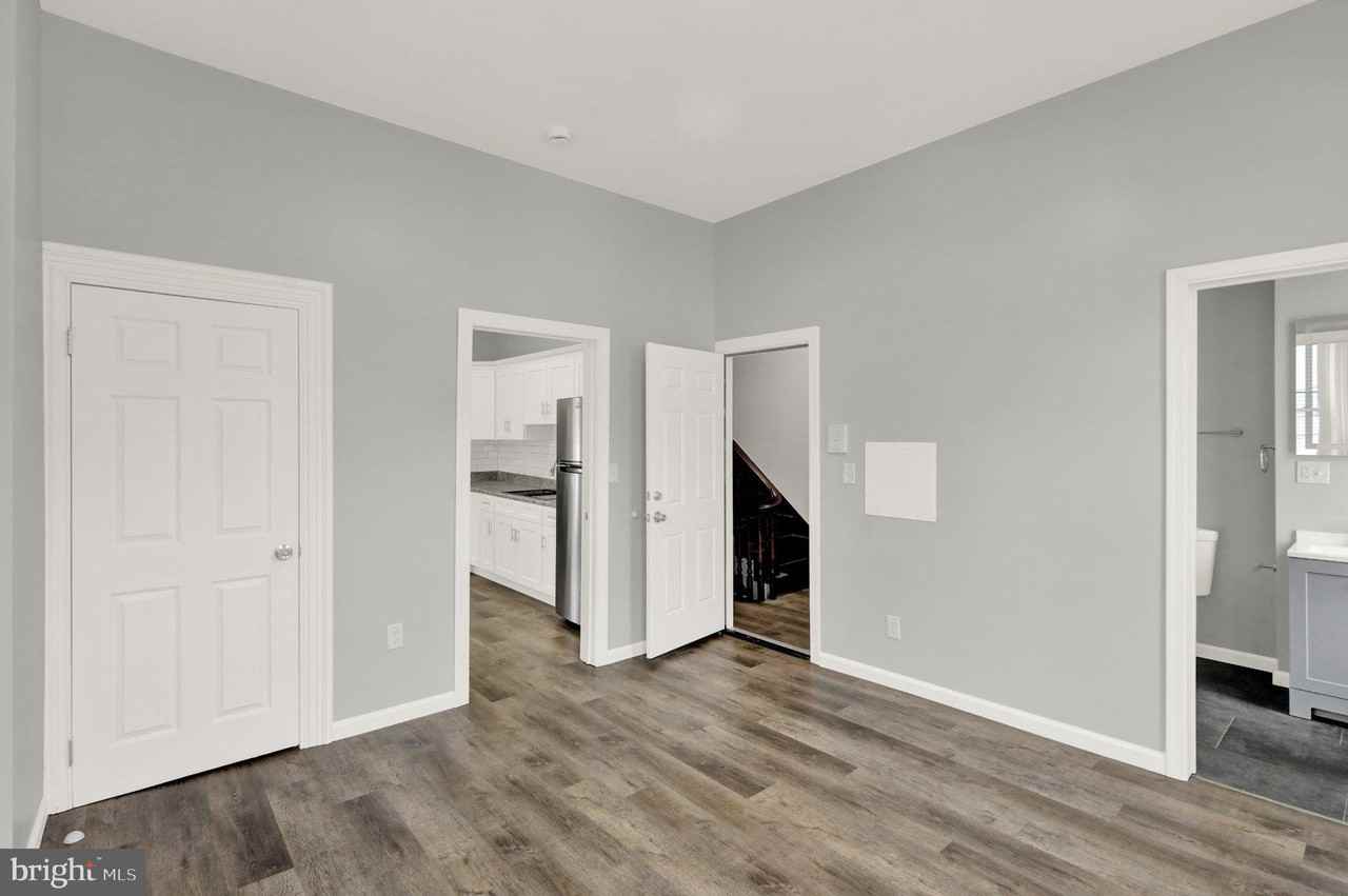 1156 Franklin St #4 - Photo 6 of 8