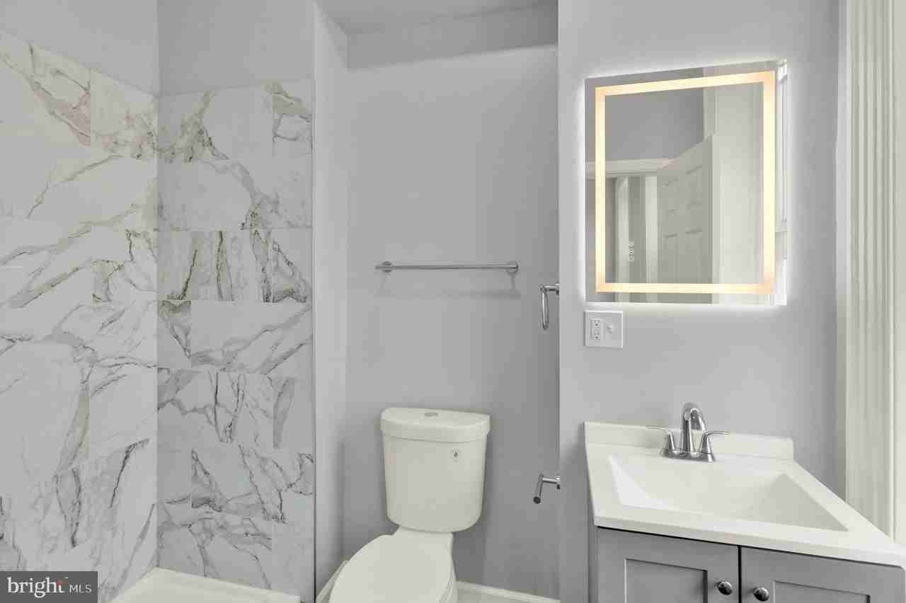1156 Franklin St #4 - Photo 7 of 8