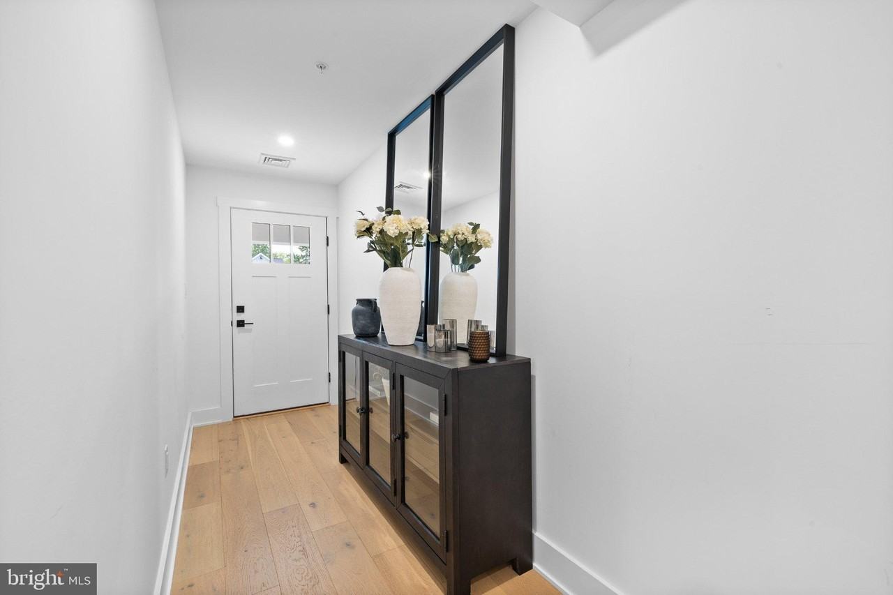 985 Henry Ave - Photo 3 of 28