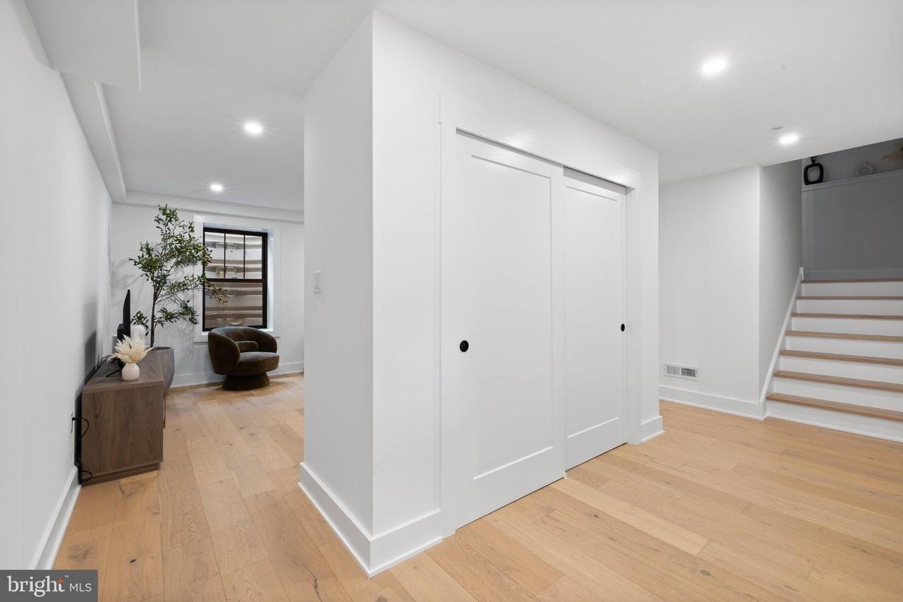 985 Henry Ave - Photo 6 of 28
